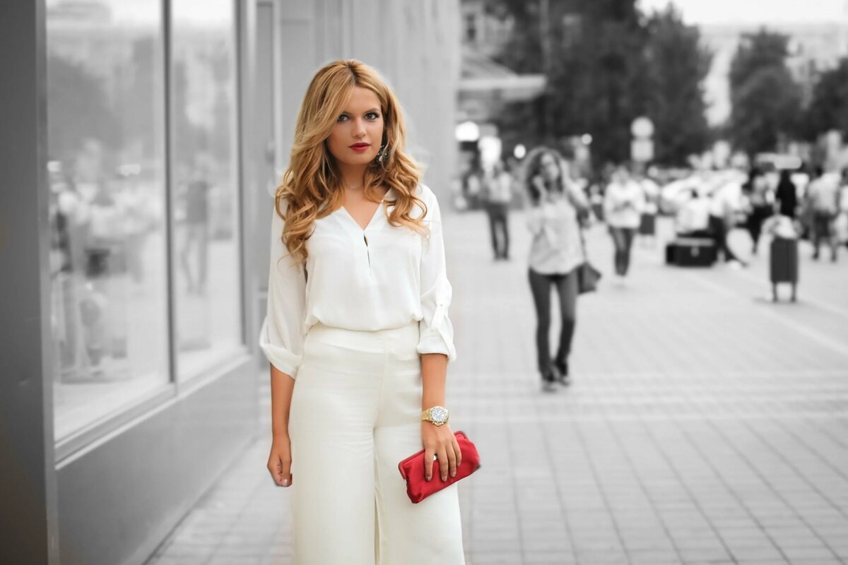 Как выбрать женскую одежду для разных типов кожи?