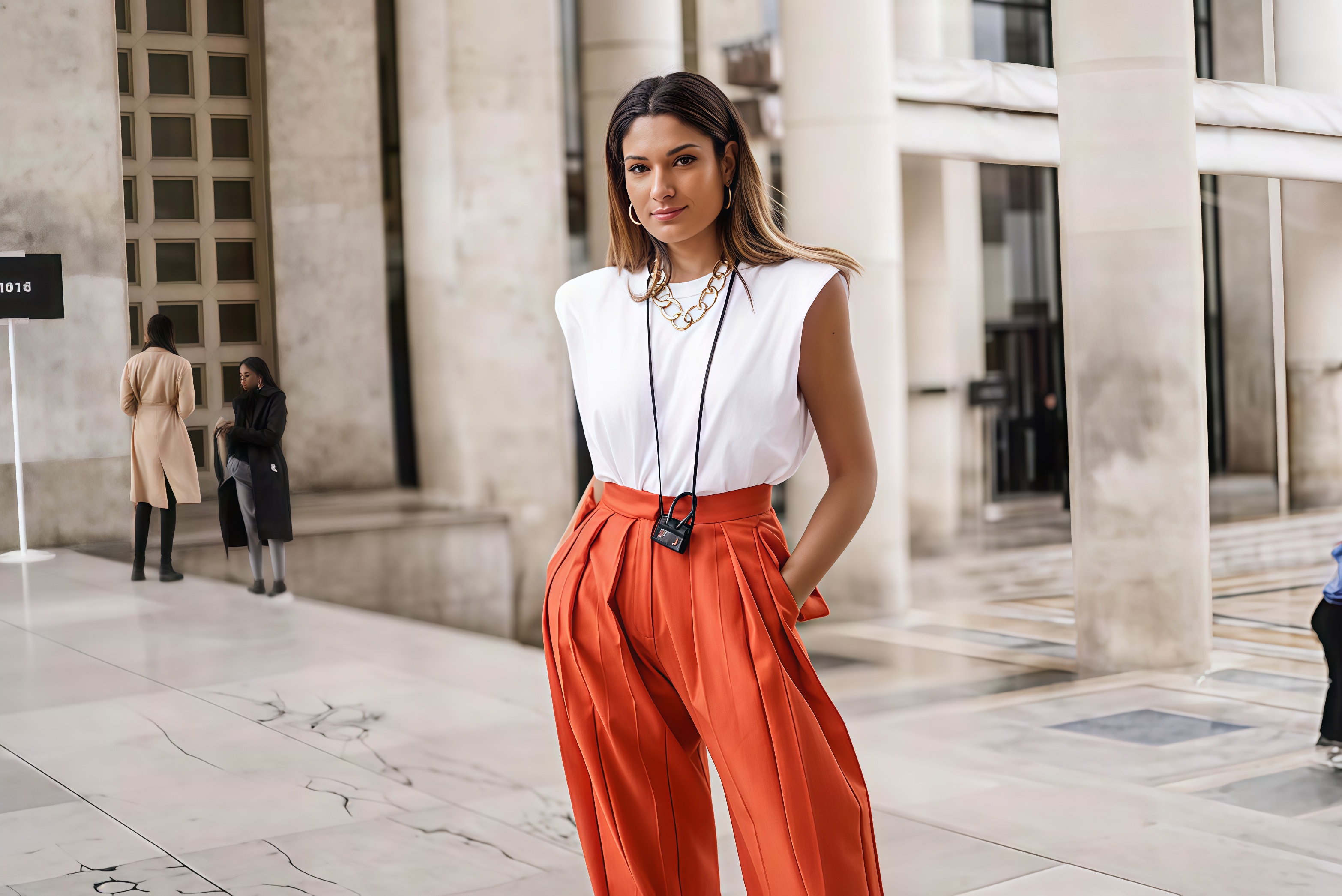 Как носить широкие брюки?